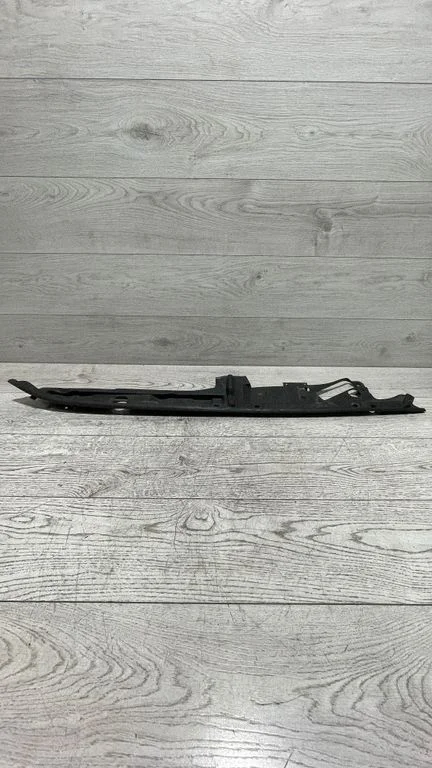 Kita variklio skyriaus detalė