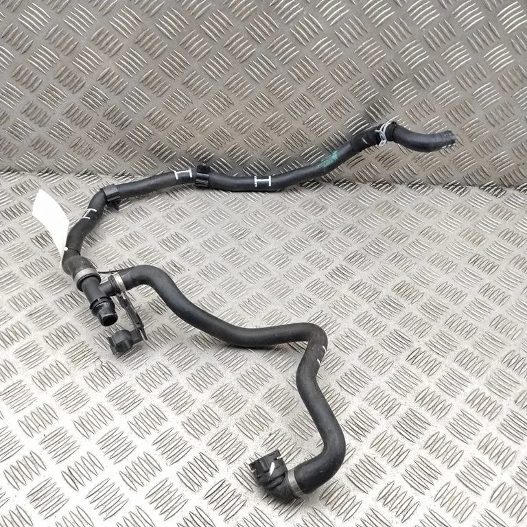 Variklio aušinimo vamzdelis (-ai)/ žarna (-os)
