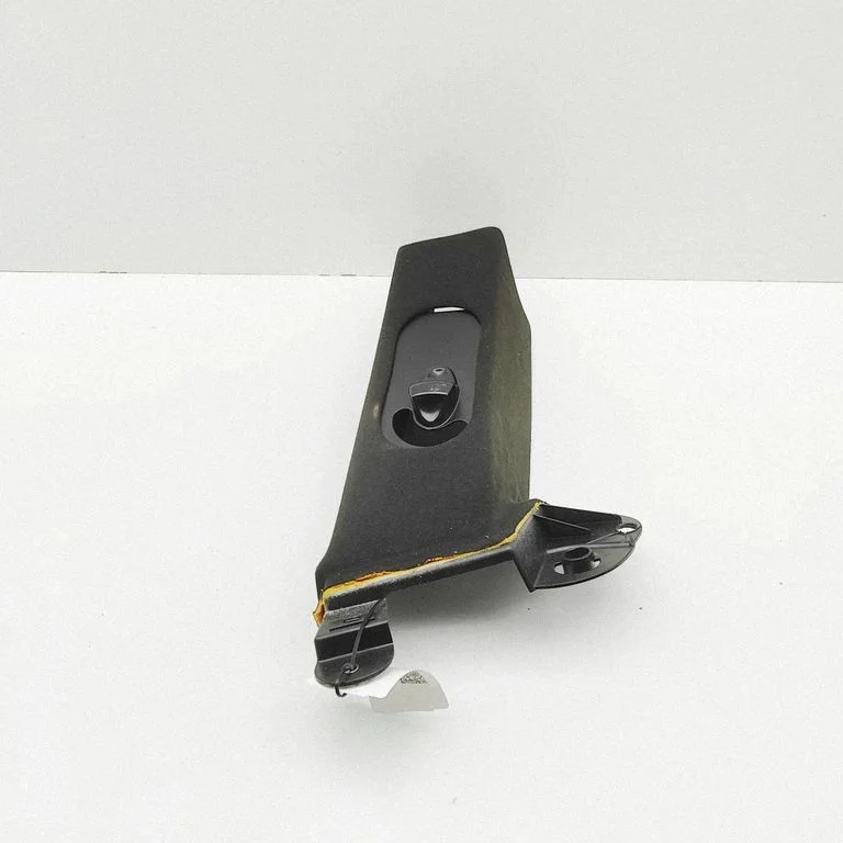 (B) statramsčio apdaila (viršutinė)